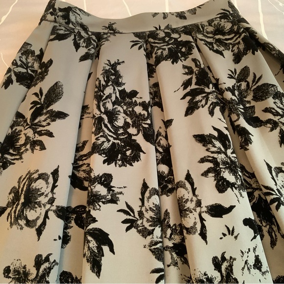 Faith & Joy Pleated Skirt Grey Silver Black Jacquard Pattern Size M - Picture 4 of 10